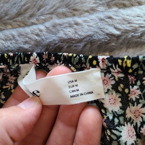 NEW Elodie Floral Crop Top - Picture 8 of 9